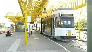 Le terminus de la gare de la Panne (De Panne station) se trouve directement sur le quai du train SNCB…