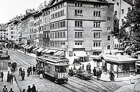 Tram 12 et kiosque vers 1900