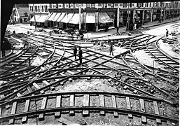 Construction du tramway, angle Saint-Laurent, 1893.