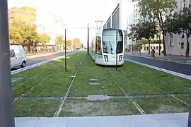 Une rame au terminus à la porte d'Asnières.