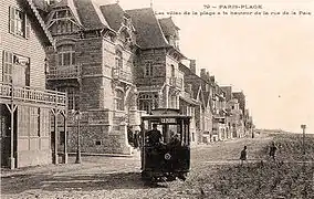 La station balnéaire du Touquet-Paris-Plage a été créée de toutes pièces comme un lotissement en 1882.À cette époque, s'il existait déjà des lotissements destinés aux classes moyennes ou populaires, certains étaient très huppés, comme ce bord de mer...