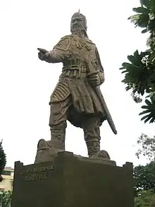 Une statue de Trần Hưng Đạo, général vietnamien.