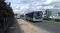 Le Citelis 12 no 6019 suivi du Citaro no 3048 de Transdev Vaux le Pénil à Vaux le Pénil.