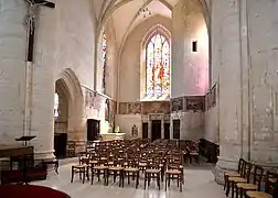 Le transept sud de l'église.