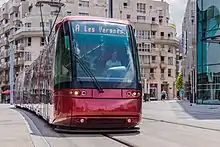 Rame de tramway de type Translohr STE4 sur la ligne A à Clermont-Ferrand, France.