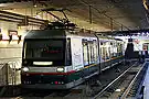 Le 20 juillet 2014, une motrice Breda VLC sur la ligne T au terminus de la gare Lille Flandres (niveau -1), nouveau terminus des lignes depuis 1994.
