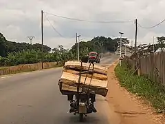 Transport à moto.