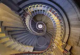 Escaliers en colimaçon dans l'enceinte du Parlement des Pays-Bas.