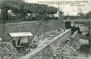 L'élargissement du canal devant la Gare de Saint-Denis au début du XXe siècle.