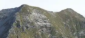 La pointe des Trois-Évêques vue depuis les Jumeaux de Mologne.