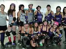 Photographie d'une équipe de roller derby