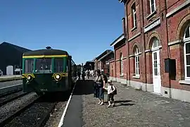 Intérieur de la gare et l'autorail 4611.