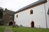 La façade, côté cloître de la collégiale Saint-Castor