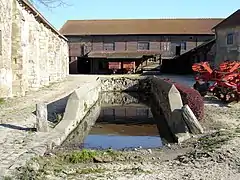 L'abreuvoir de la ferme monastique