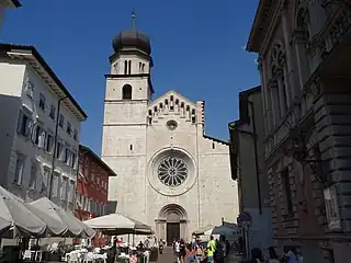 La façade de la cathédrale.