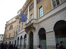 Les façades des palais Poli et Calcografia.