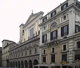 Basilique des Saints-Apôtres et palais Colonna.