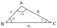 Triangle ABC avec les notations AB = c, AC = b et BC = a, les angles en A, B et C étant respectivement notés α, β et γ.