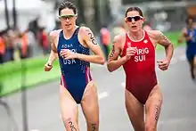 Photo en couleur des championnes olympiques 2012 et 2016 en compétition.