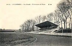 Dans les années 1910, le stade peut accueillir jusqu'à 20 000 spectateurs.