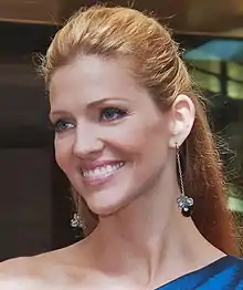 Tricia Helfer dans le rôle de Numéro six