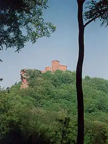 Vue du Sonnenberg avec Trifels (pays des roches de la Vasgovie)