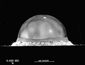 Bulle de plasma de 266 mètres de diamètre formée par Gadget, lors de l'essai Trinity, après 0,025 seconde.