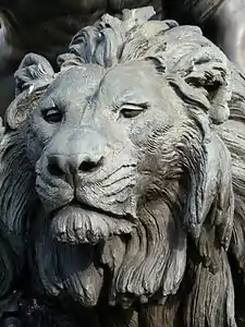 Détail d'un des lions symbolisant la force populaire.