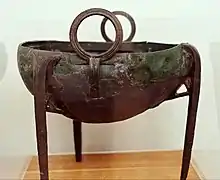 Tripode en bronze, v. 800 av. J.-C. Musée archéologique d'Olympie.