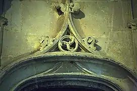 Arc en anse de panier et Triskelion, Cathédrale de Senlis, XVIs s.