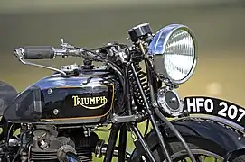 Réservoir d'une 6-1 avec la signature Triumph utilisée depuis le milieu des années 1930.