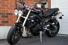 Street Triple 675 (2008).