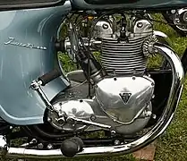 Triumph Twenty One (1960). Premier moteur Triumph à boîte de vitesses intégrée.