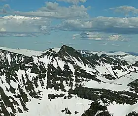 Vue de la montagne Trolla, avec le pic Store Trolla au centre.