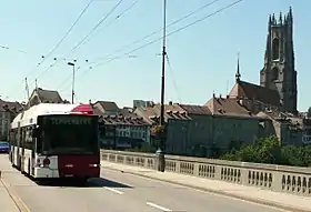 Trolleybus des TPF vu du pont de Zähringen.