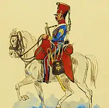 Un cavalier vu de profil, vêtu d'une coiffe rouge et d'un habit bleu, tenant une trompette de sa main droite.