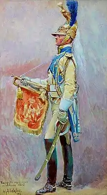 Un soldat à pied coiffé d'un casque, une main sur le sabre, l'autre tenant une trompette appuyée contre le ventre.