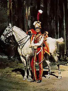 Soldat à pied vêtu de blanc et de rouge, de trois quarts, les deux mains sur son sabre, avec son cheval et la forêt derrière lui.