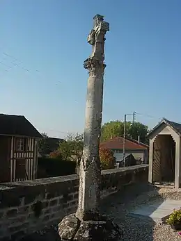 La croix de cimetière de Trouan-le-Grand.