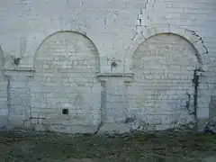 Église de Trouan-le-Petit : mur roman.