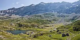 Le lac des Aires dans le cirque de Troumouse.