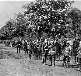 Troupes d'artillerie de campagne prussiennes stationnées à Torcy. Photo prise sur la route de Croissy.