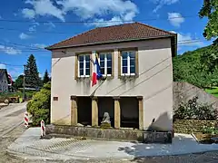 La mairie-lavoir.