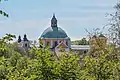 La basilique, vue de loin.