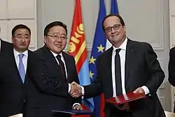 Tsakhiagiyn Elbegdorj et François Hollande lors de la visite du président mongol à Paris en 2015