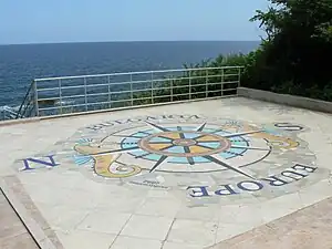 Terrasse au-dessus de la mer