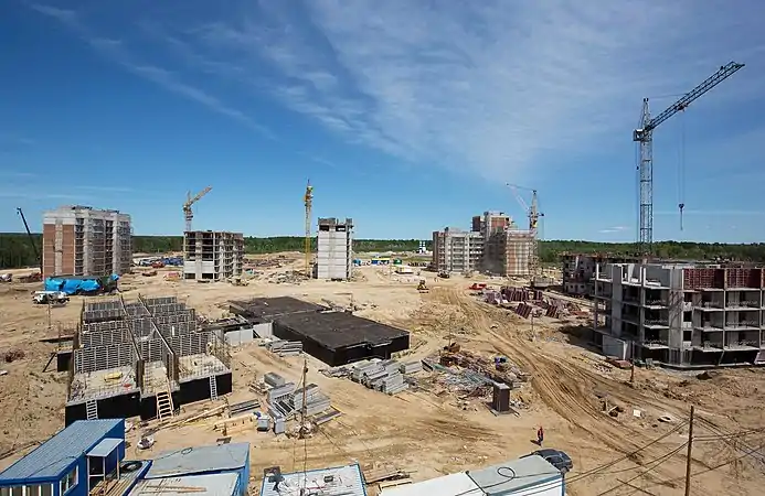 Construction de nouveaux immeubles d'habitation à Tskiolkovsky (2015).