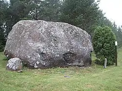 Le bloc erratique de Tubala.