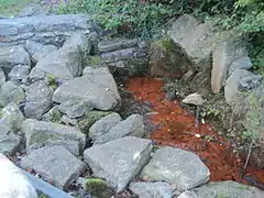 Tucquegnieux village, la source rue Général Leclerc, eau ferrugineuse !