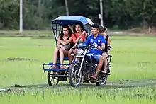 Autorickshaw (tuk-tuk) taxi sidecar au Laos.